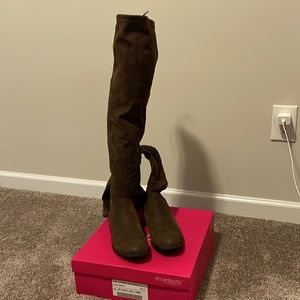 Dark brown Flat kneel high boots
